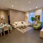 Heart Of Stylish 3br * Praha