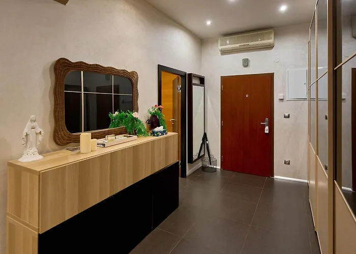 Heart Of Stylish 3br דירה